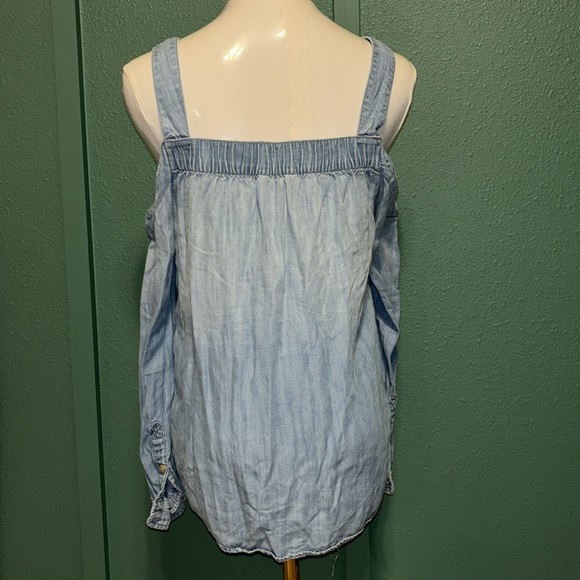 American Eagle Outfitter Women chamboard long sleeve button up shoulder cut out - Picture 3 of 3